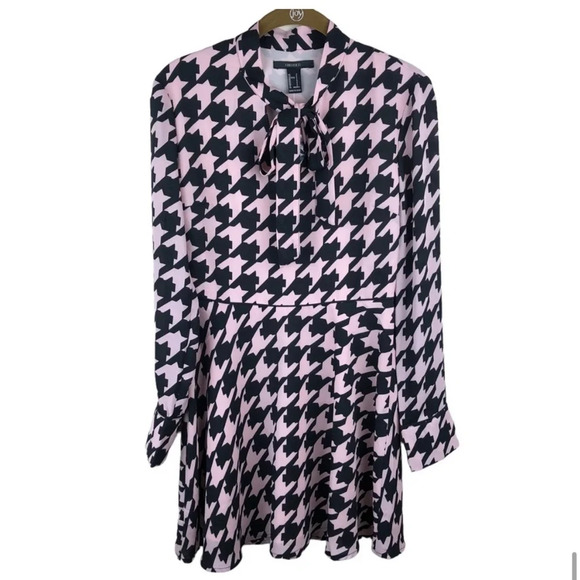 FOREVER 21 Pink & Black Houndstooth Mini Dress NWT Small - Picture 3 of 12